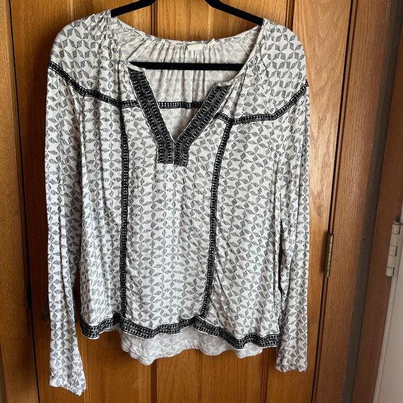 GAP Women's Embroidered Black, Gray, and White Geometric Print Tunic - Picture 1 of 4